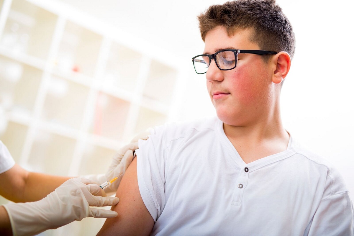 teenage boy gets vaccinated