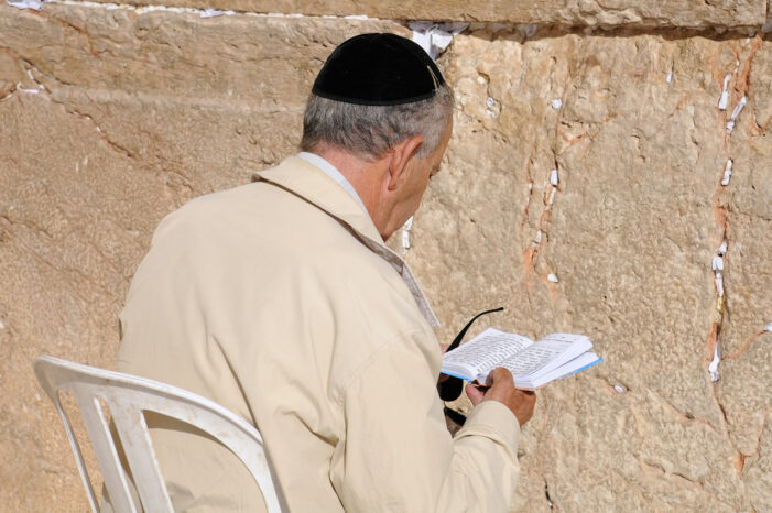 Two Elderly Men Die Hours After Getting COVID-19 Vaccines in Israel
