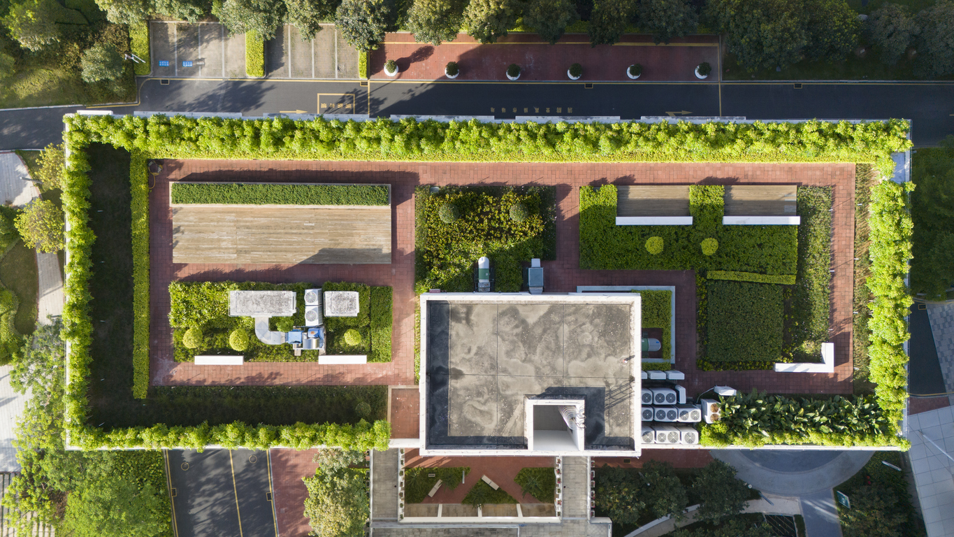 London Hospital Creates Innovative Outdoor Ward for Critically Ill Patients London Hospital Creates Innovative Outdoor Ward for Critically Ill Patients
